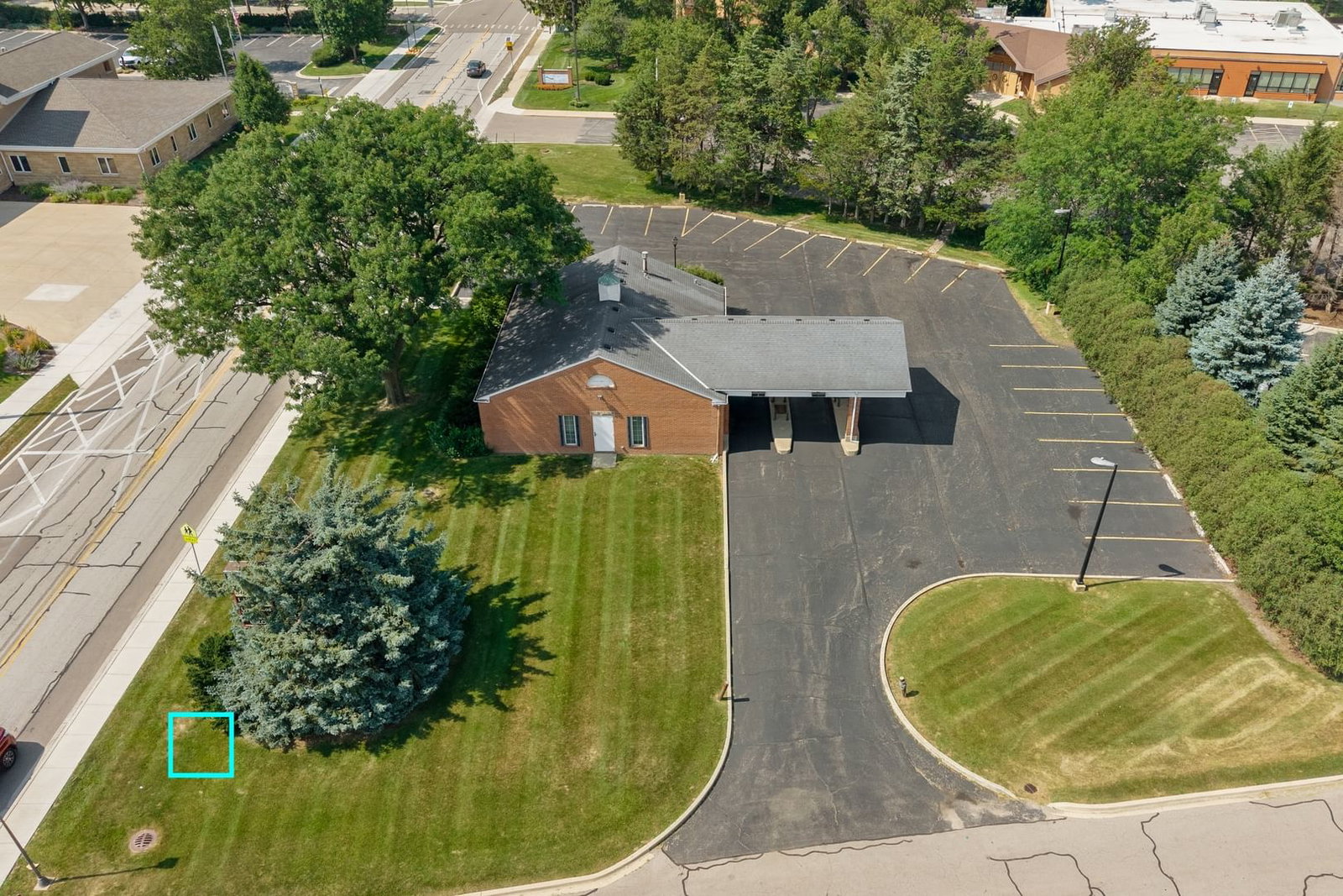 111 East Side Drive, Geneva, IL 60134 — exterior view
