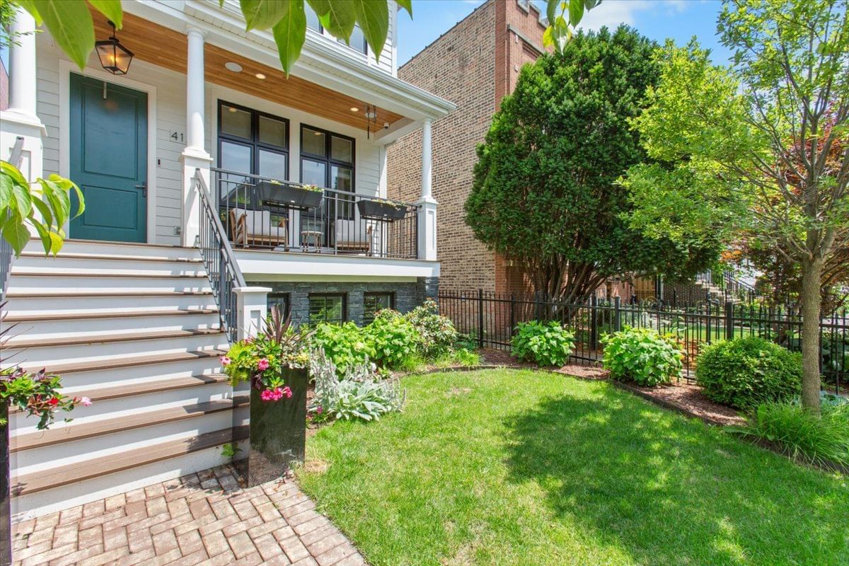4123 N OAKLEY Avenue, Chicago, IL 60618 — exterior view