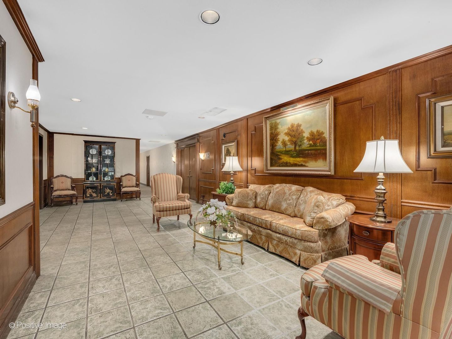 453 RAINTREE Drive #4C, Glen Ellyn, IL 60137 — kitchen view