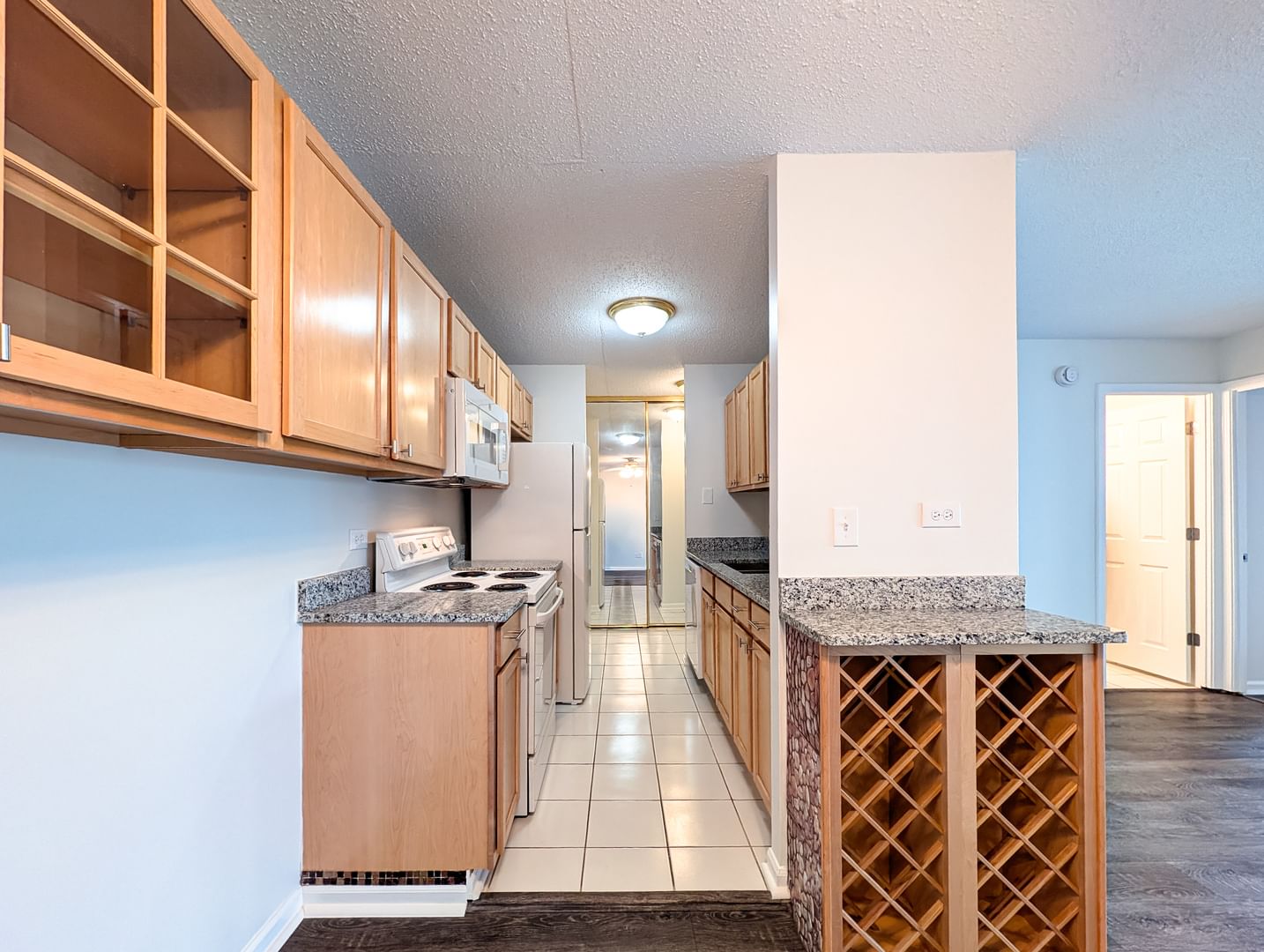 1043 S York Road #406, Bensenville, IL 60106 — living view