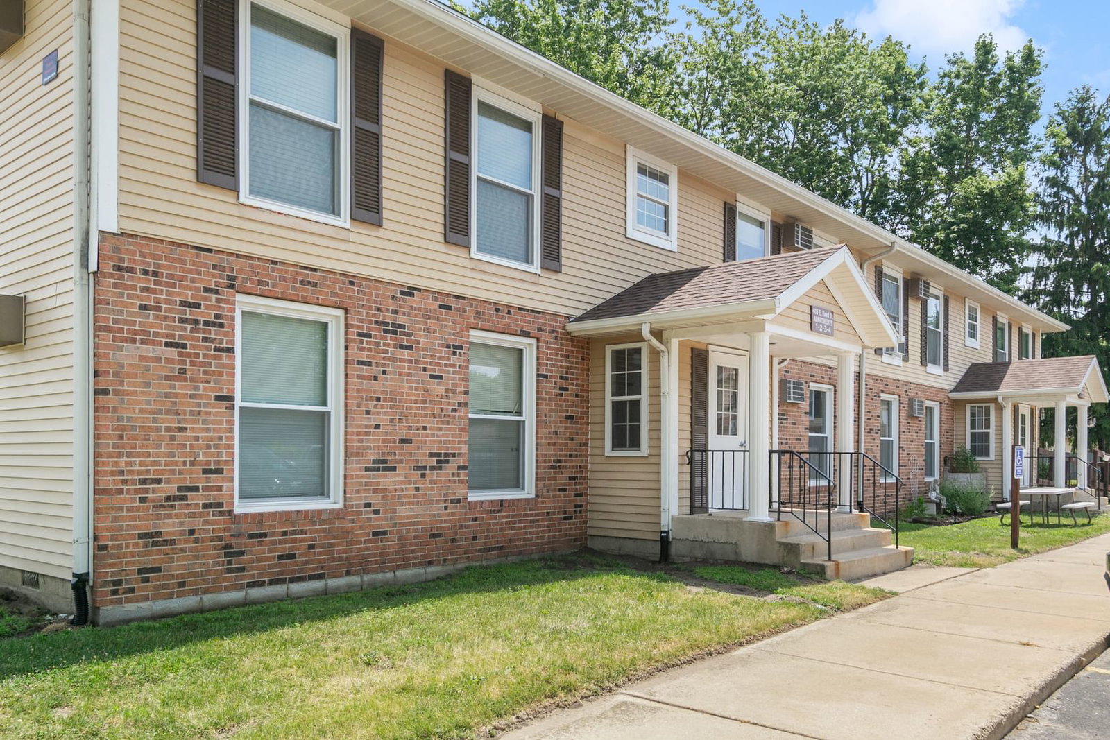 405 E Reed Street #4, Braidwood, IL 60408 — exterior view