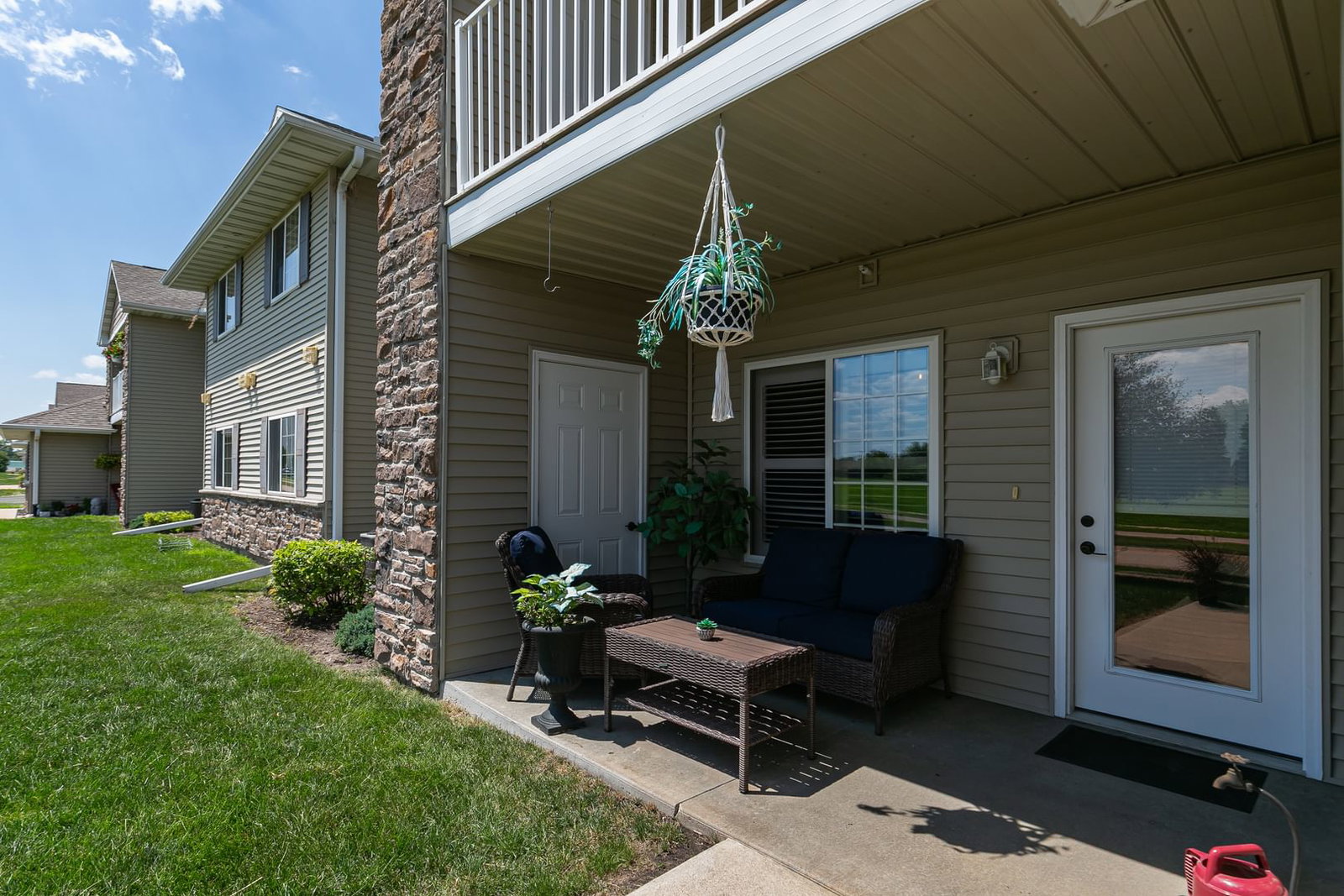 340 E Franklin Street #104, Eldridge, IA 52748 — exterior view