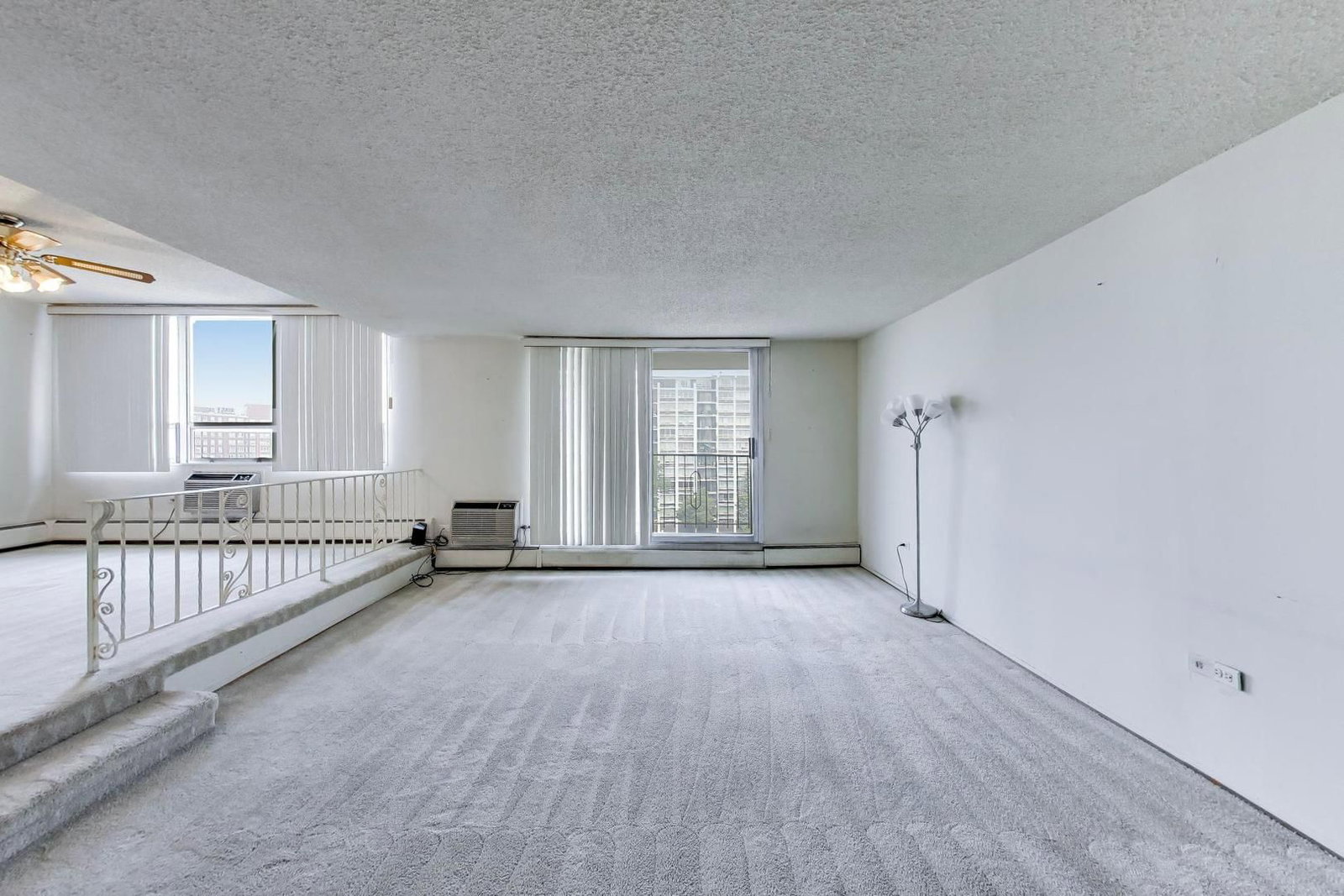 8809 W Golf Road #7F, Niles, IL 60714 — kitchen view