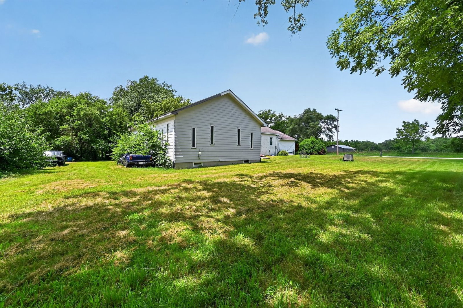 2067 Shaw Road, Amboy, IL 61310 — exterior view