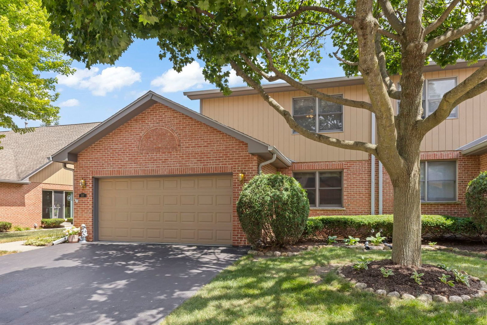 207 Ashley Way, Bloomingdale, IL 60108 — exterior front view