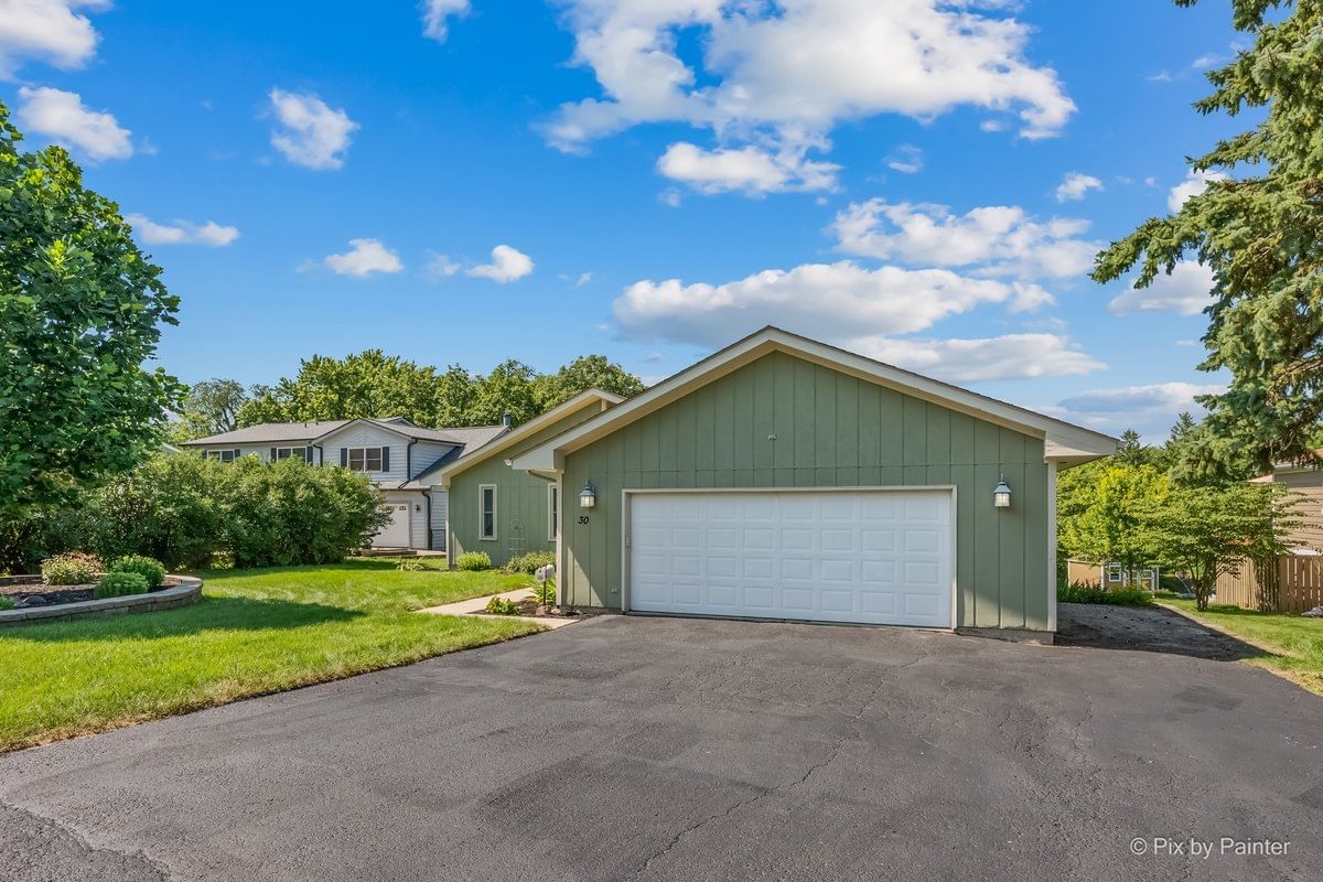 30 Holiday Drive, Lake Holiday, IL 60552 — exterior view