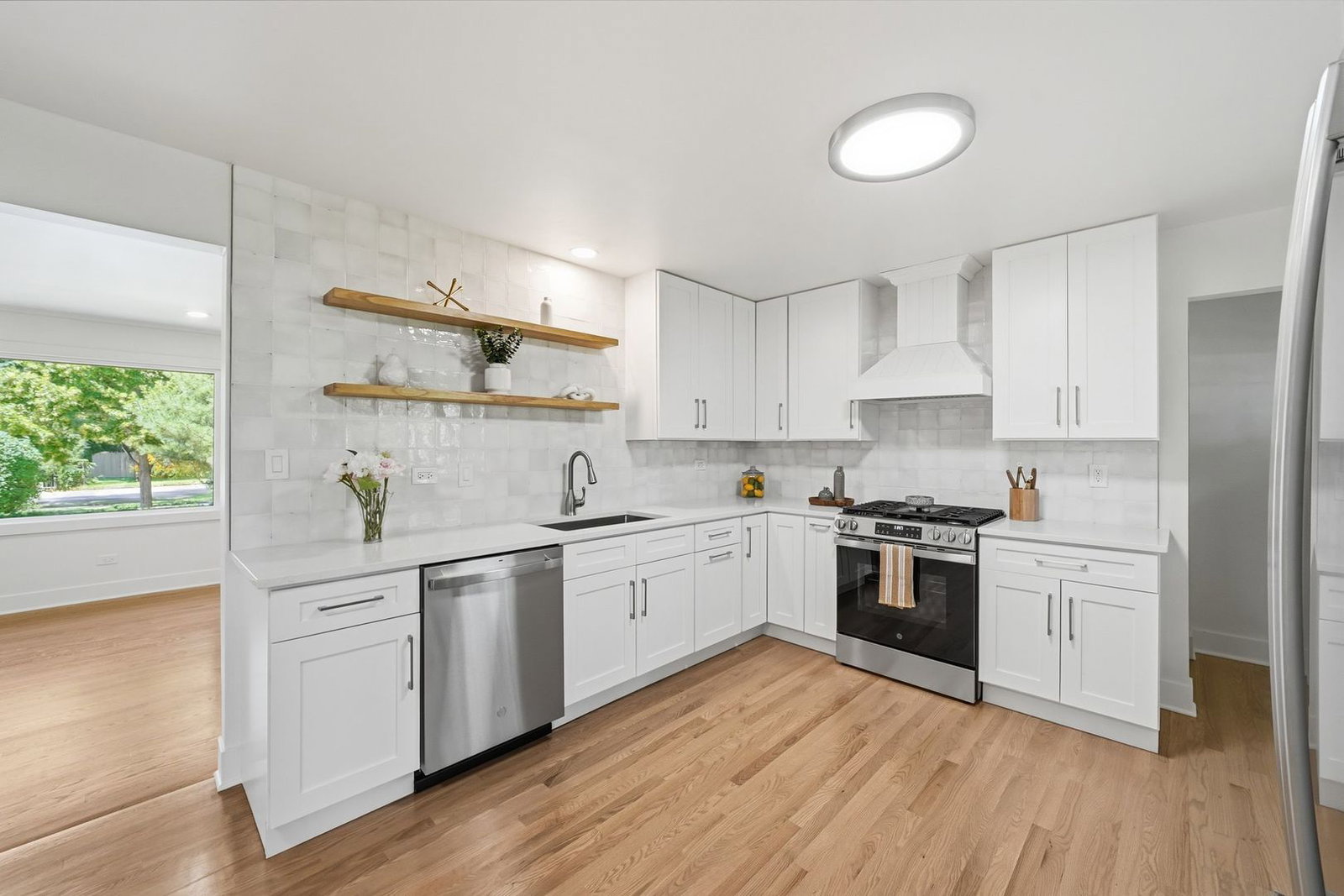 1801 N Iris Drive, Palatine, IL 60074 — kitchen view