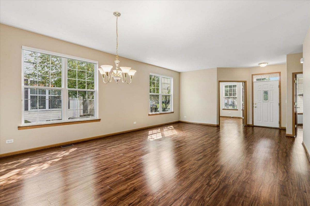 350 Woodhill Drive, Carol Stream, IL 60188 — kitchen view