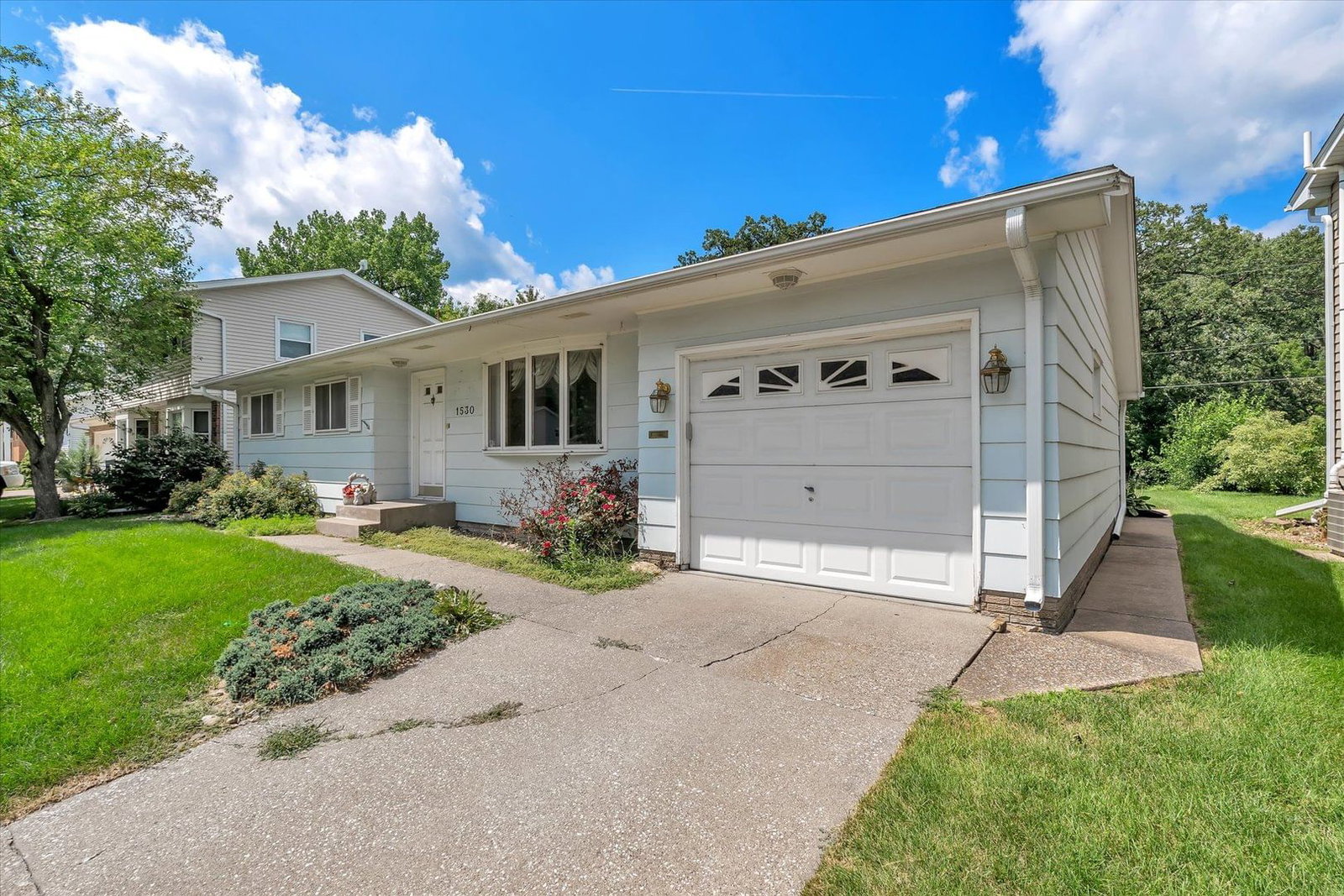 1530 W GEORGE WASHINGTON Boulevard, Davenport, IA 52804 — exterior view
