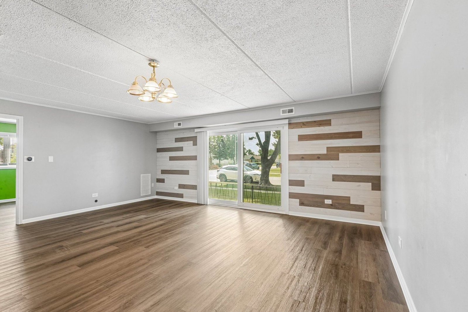 5834 W 77TH Street #102, Burbank, IL 60459 — living view