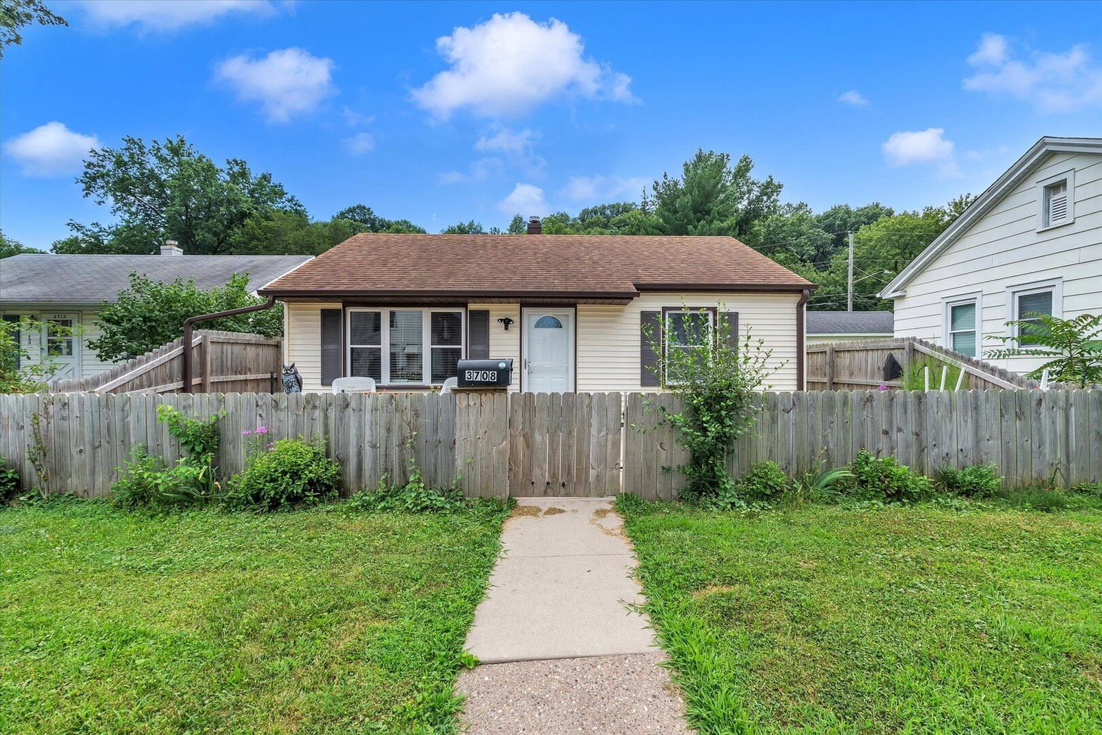 3708 5th Avenue, Moline, IL 61265 — kitchen view