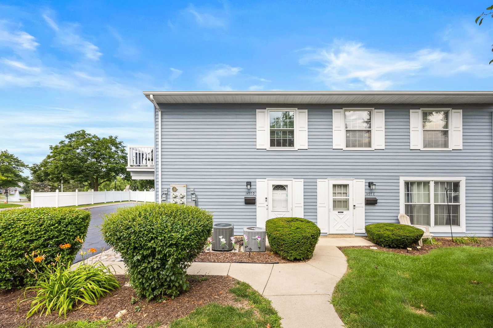 1497 Woodcutter Unit D Lane, Wheaton, IL 60189 — exterior view