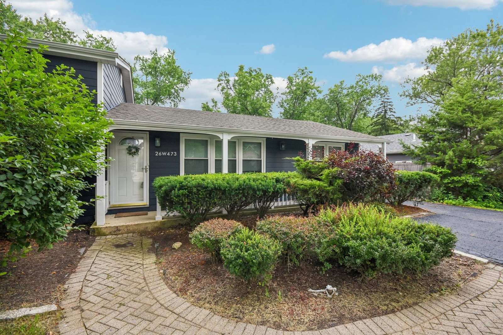 26W473 Parkway Drive, Winfield, IL 60190 — exterior view