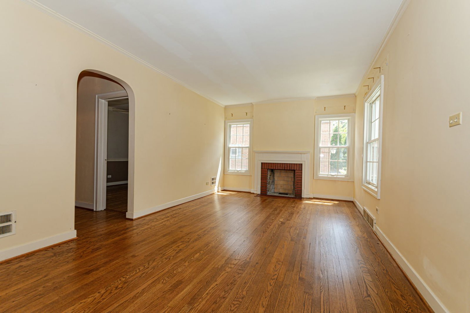 335 Oak Street, Elmhurst, IL 60126 — exterior view