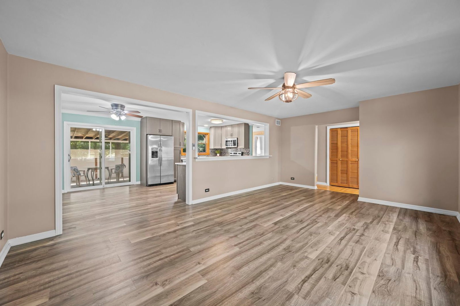 6231 Linden Lane, La Grange Highlands, IL 60525 — kitchen view
