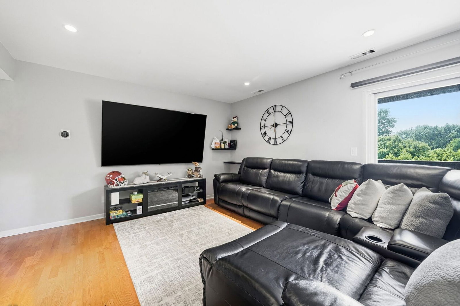650 Perrie Drive #303, Elk Grove Village, IL 60007 — kitchen view