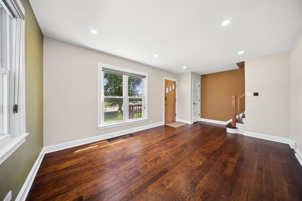 1798 Howard Avenue, Des Plaines, IL 60018 — kitchen view