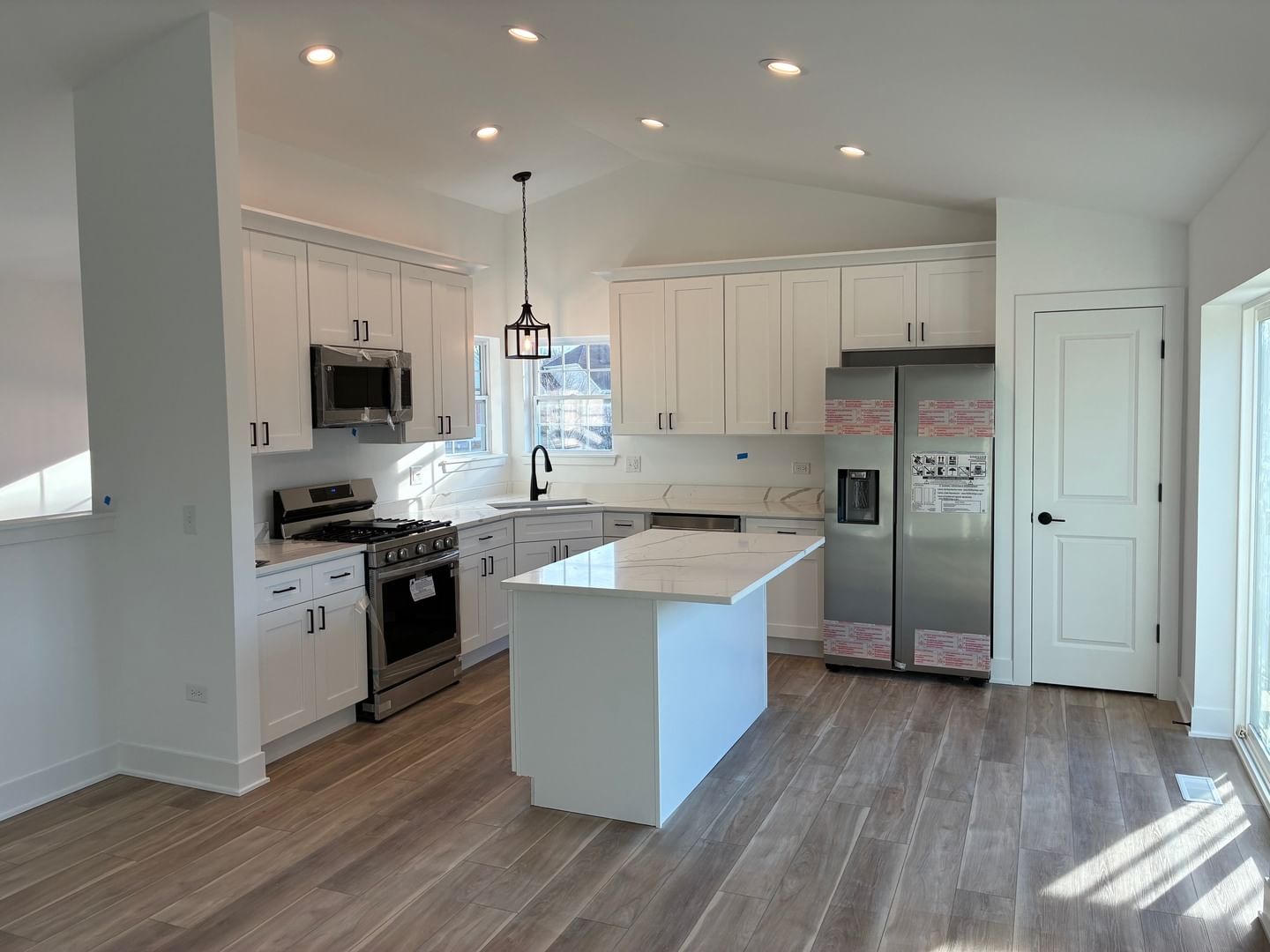 927 Saddle Ridge Drive, Joliet, IL 60432 — kitchen view