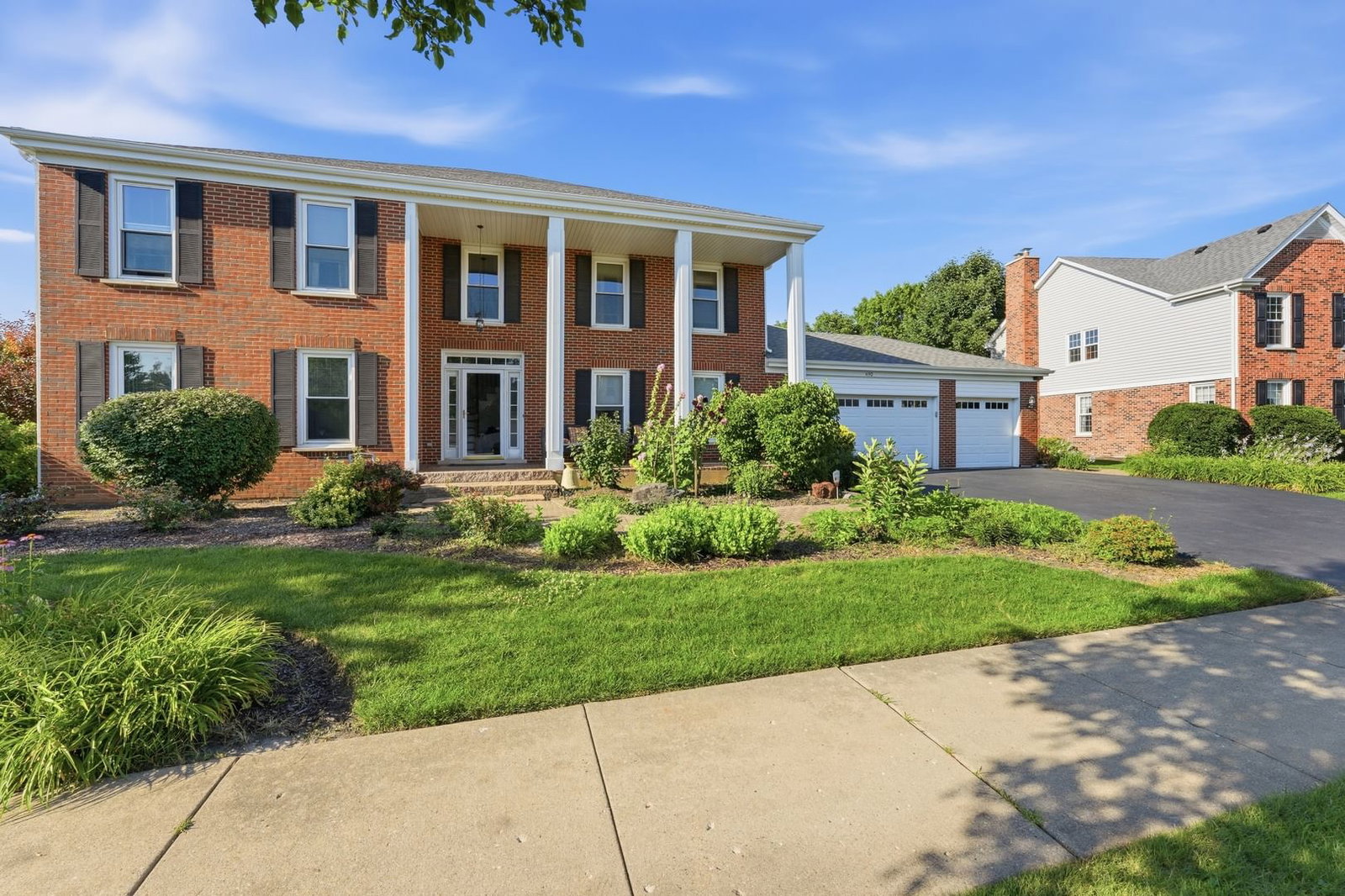 690 Waterford Drive, Des Plaines, IL 60016 — exterior view