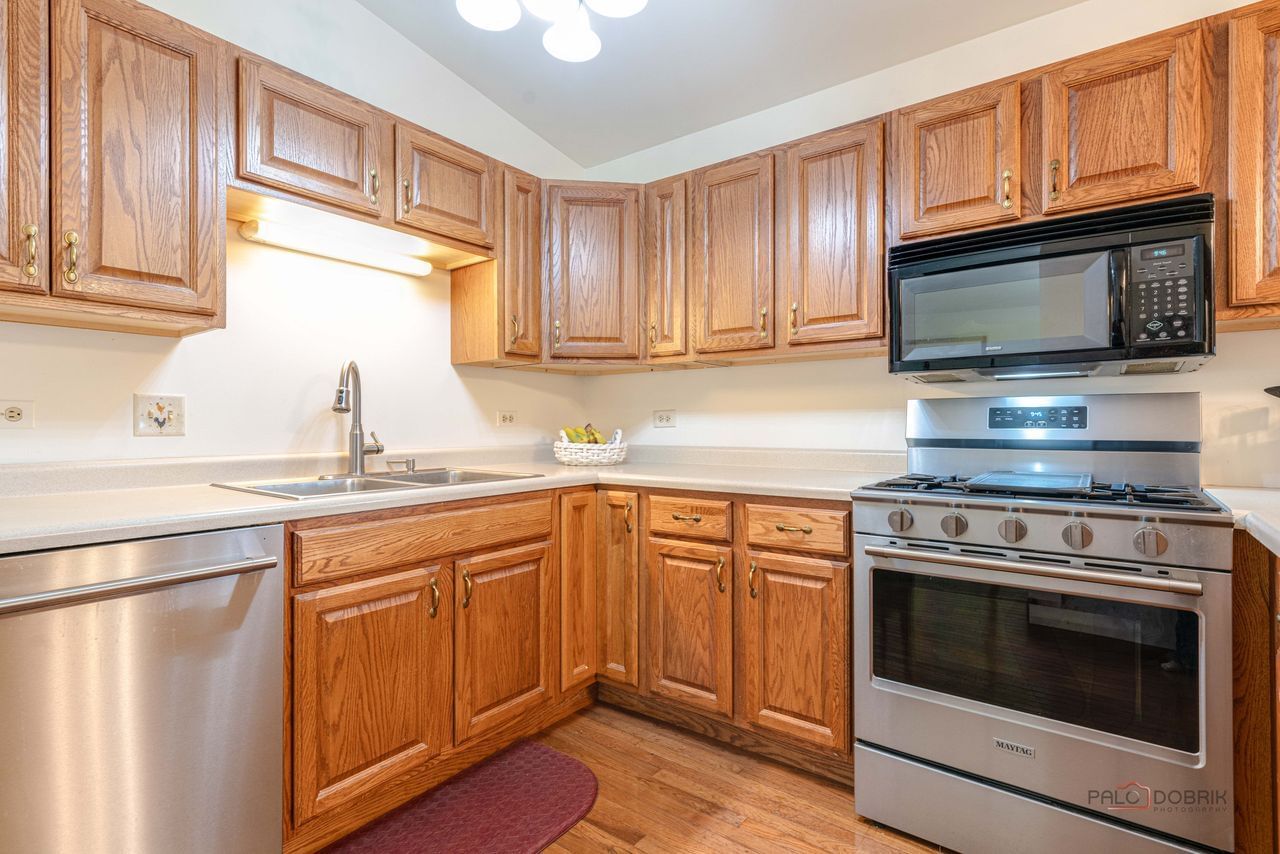 916 Lorelei Drive, Zion, IL 60099 — kitchen view