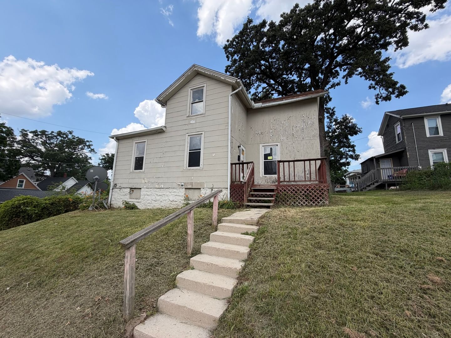 1016 Iowa Street, Davenport, IA 52803 — exterior view