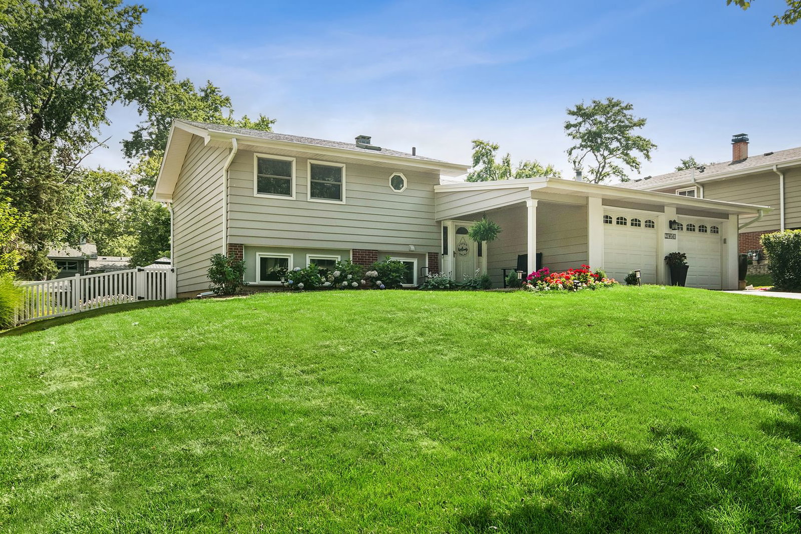 21W040 Mayfair Avenue, Lombard, IL 60148 — exterior view