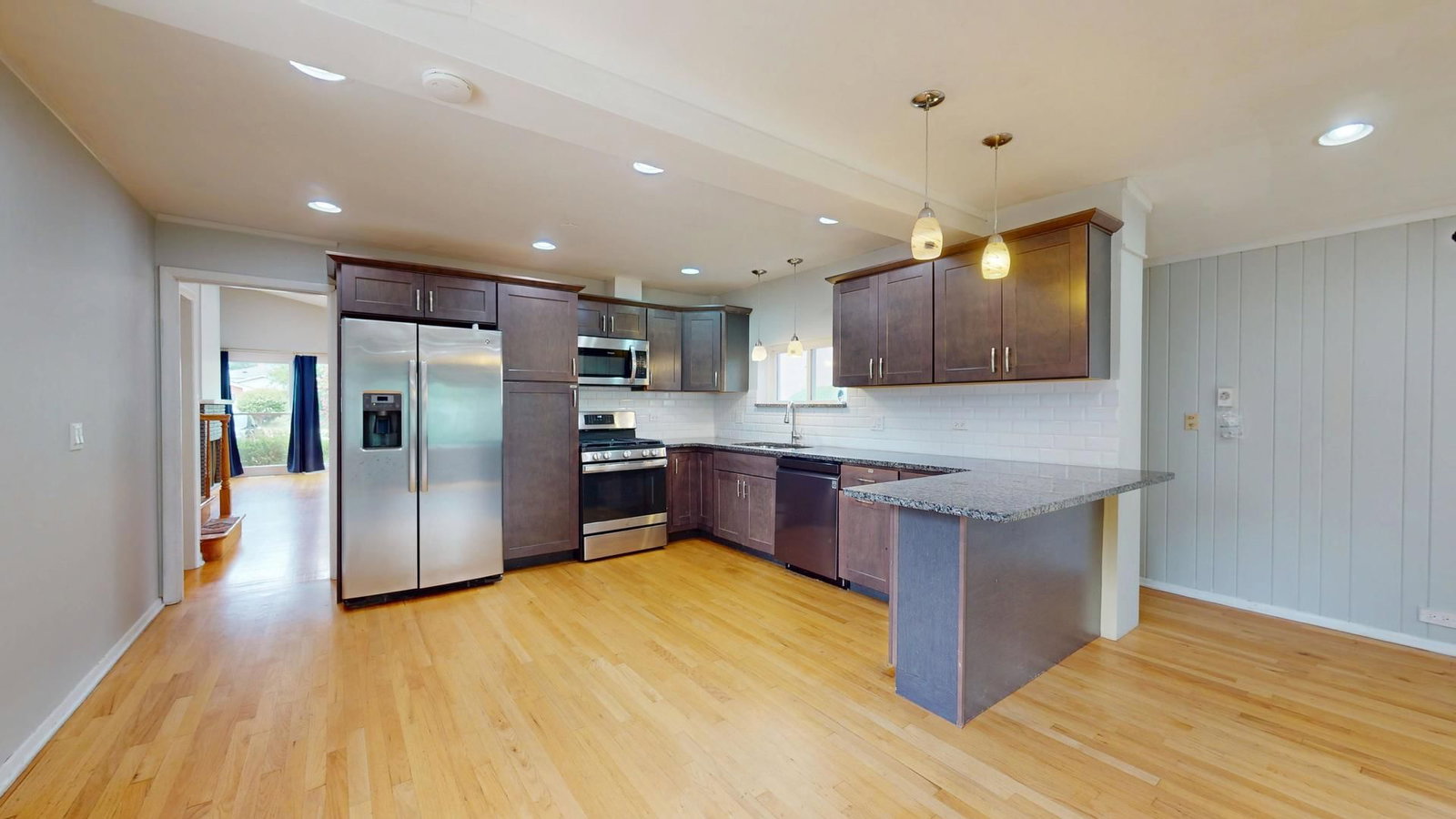 9131 Kilbourn Avenue, Skokie, IL 60076 — living view