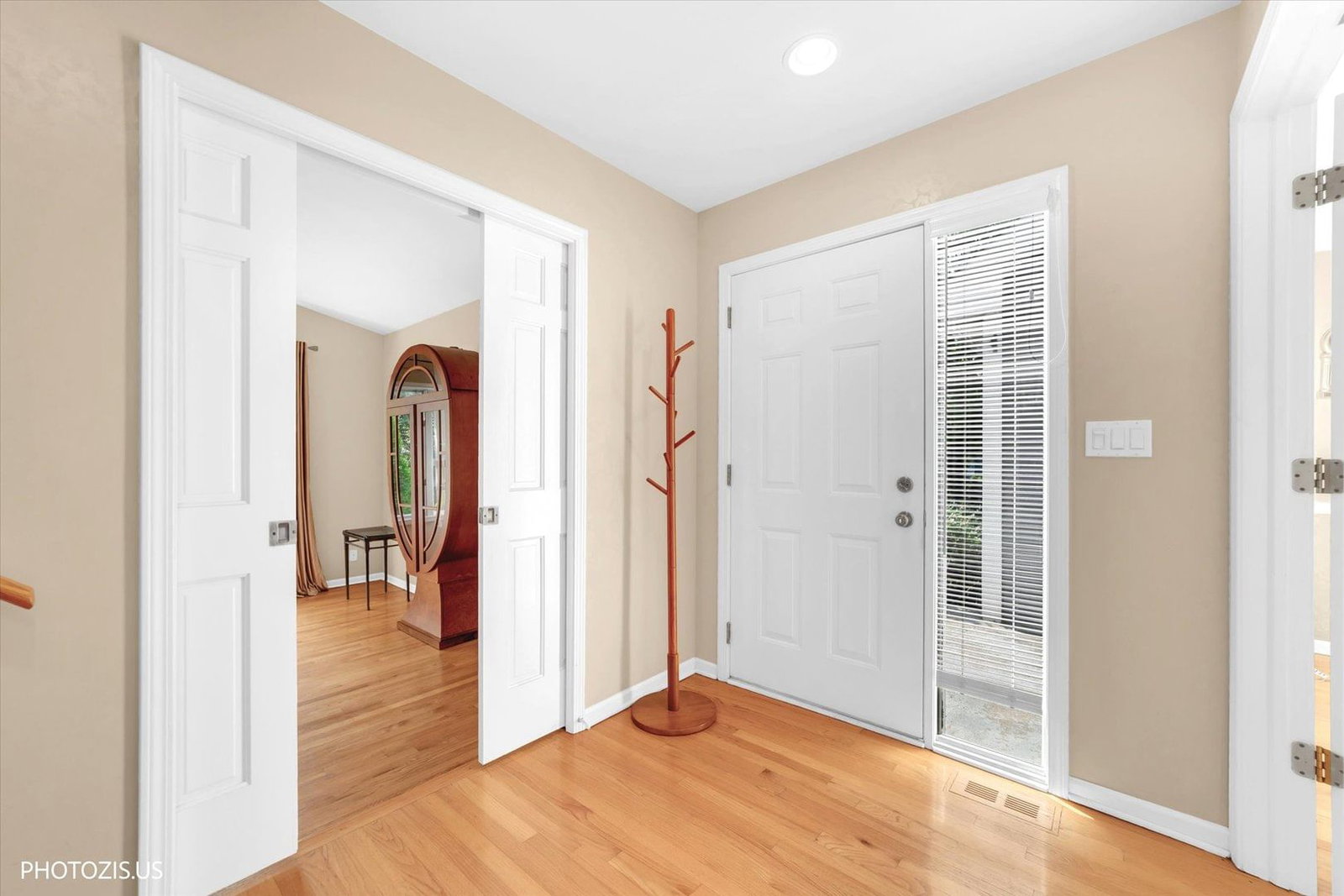 2768 The Mews , Northbrook, IL 60062 — kitchen view