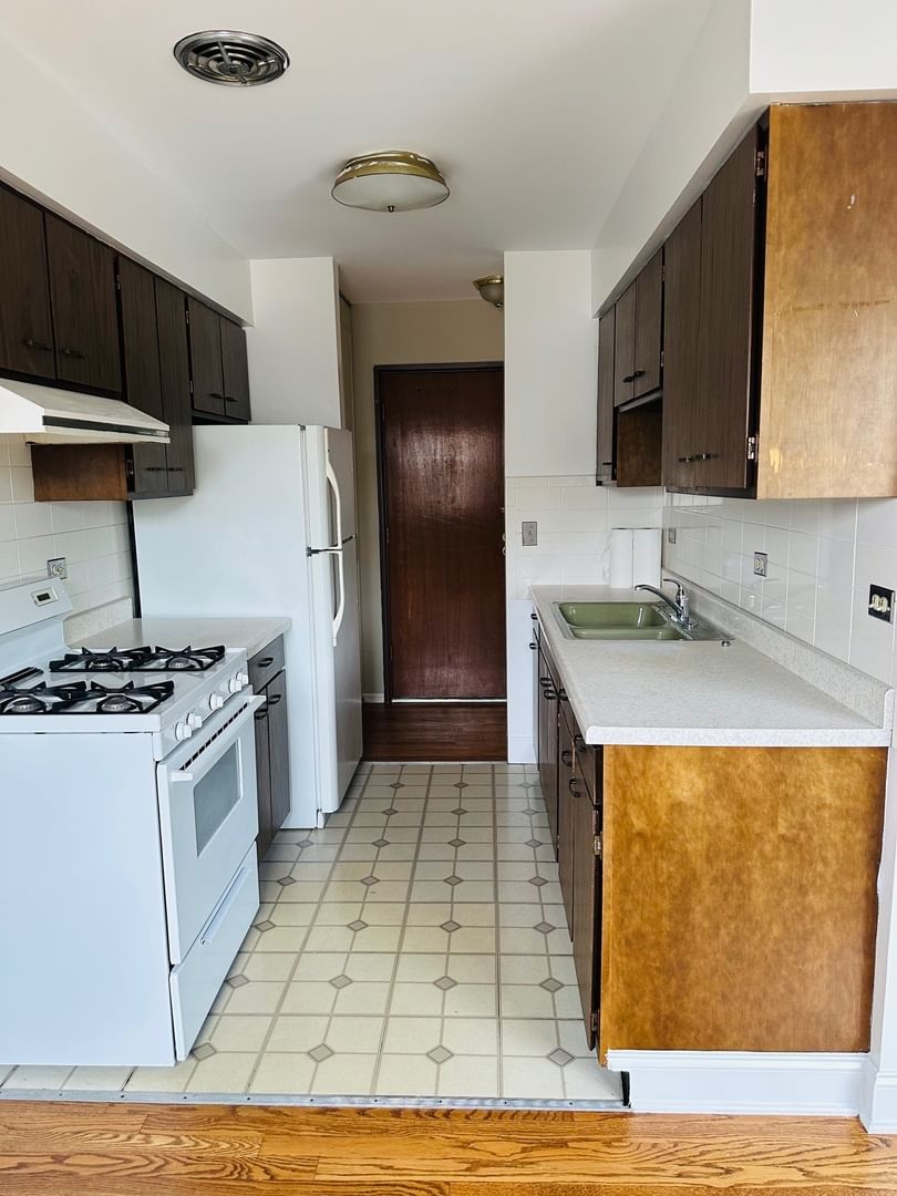 6300 W Irving Park Road #204, Chicago, IL 60634 — bedrooms view