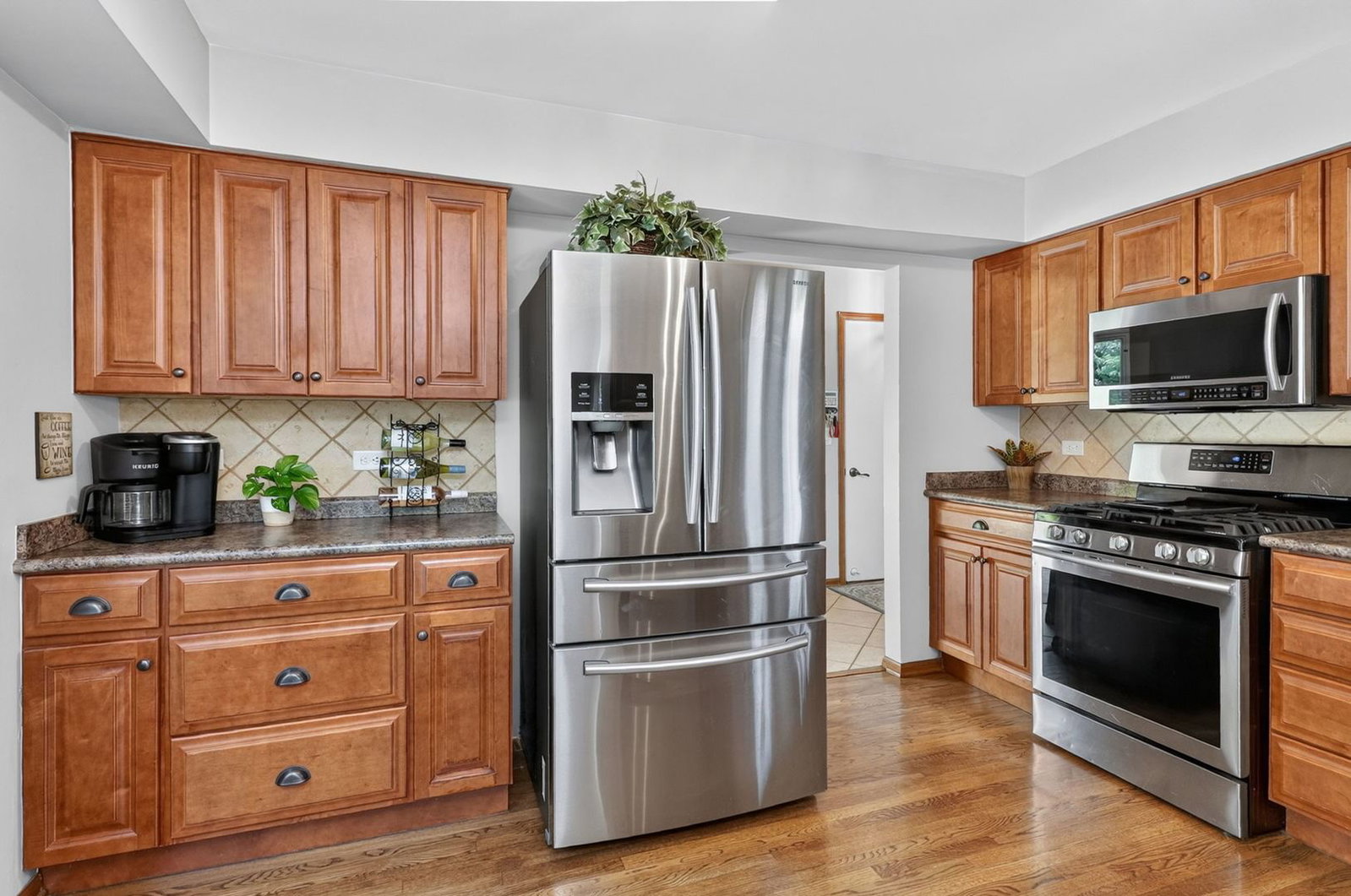 319 Jamatt Court, Naperville, IL 60540 — kitchen view
