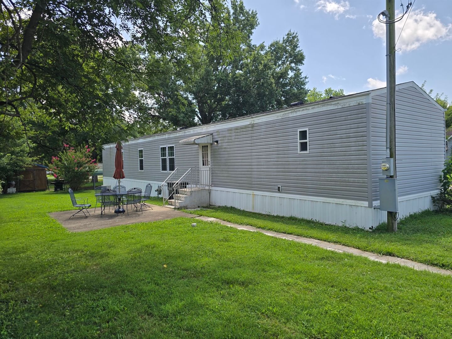 1500 Reed Street, Eldorado, IL 62930 — exterior view