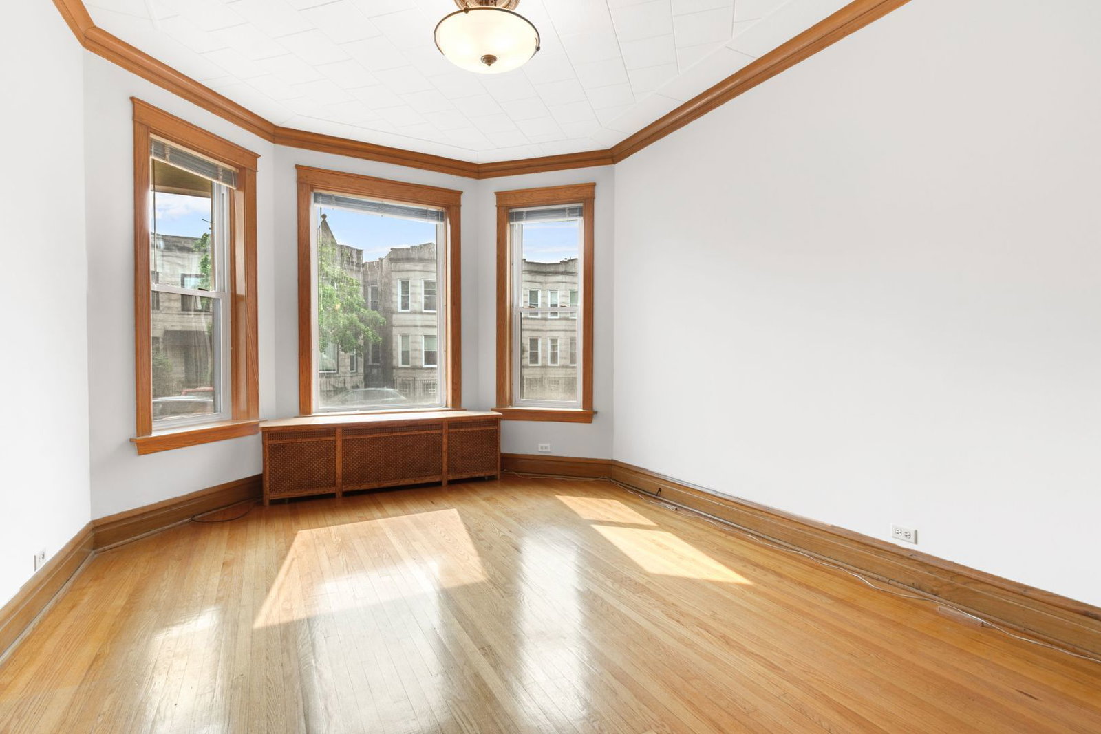 2630 N Sacramento Avenue #1, Chicago, IL 60647 — exterior view