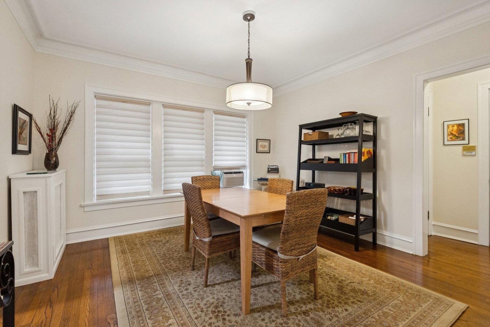 542 W Brompton Avenue #1N, Chicago, IL 60657 — living view