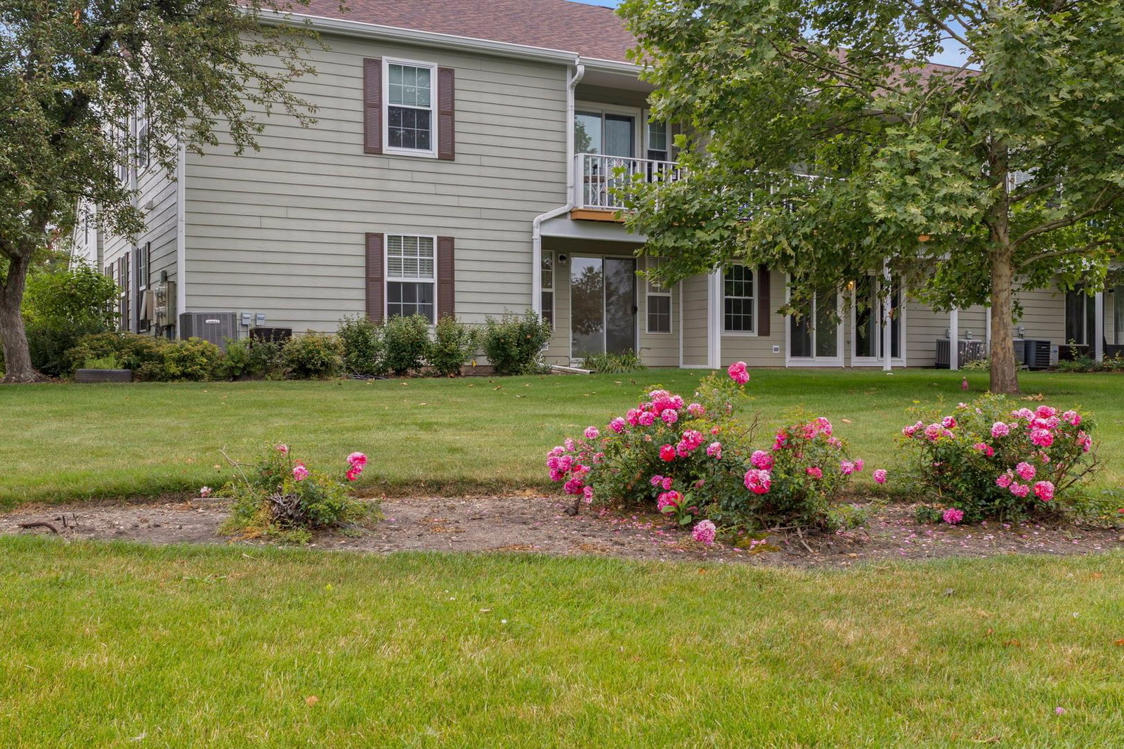 16 Taft Court #A, Streamwood, IL 60107 — exterior view