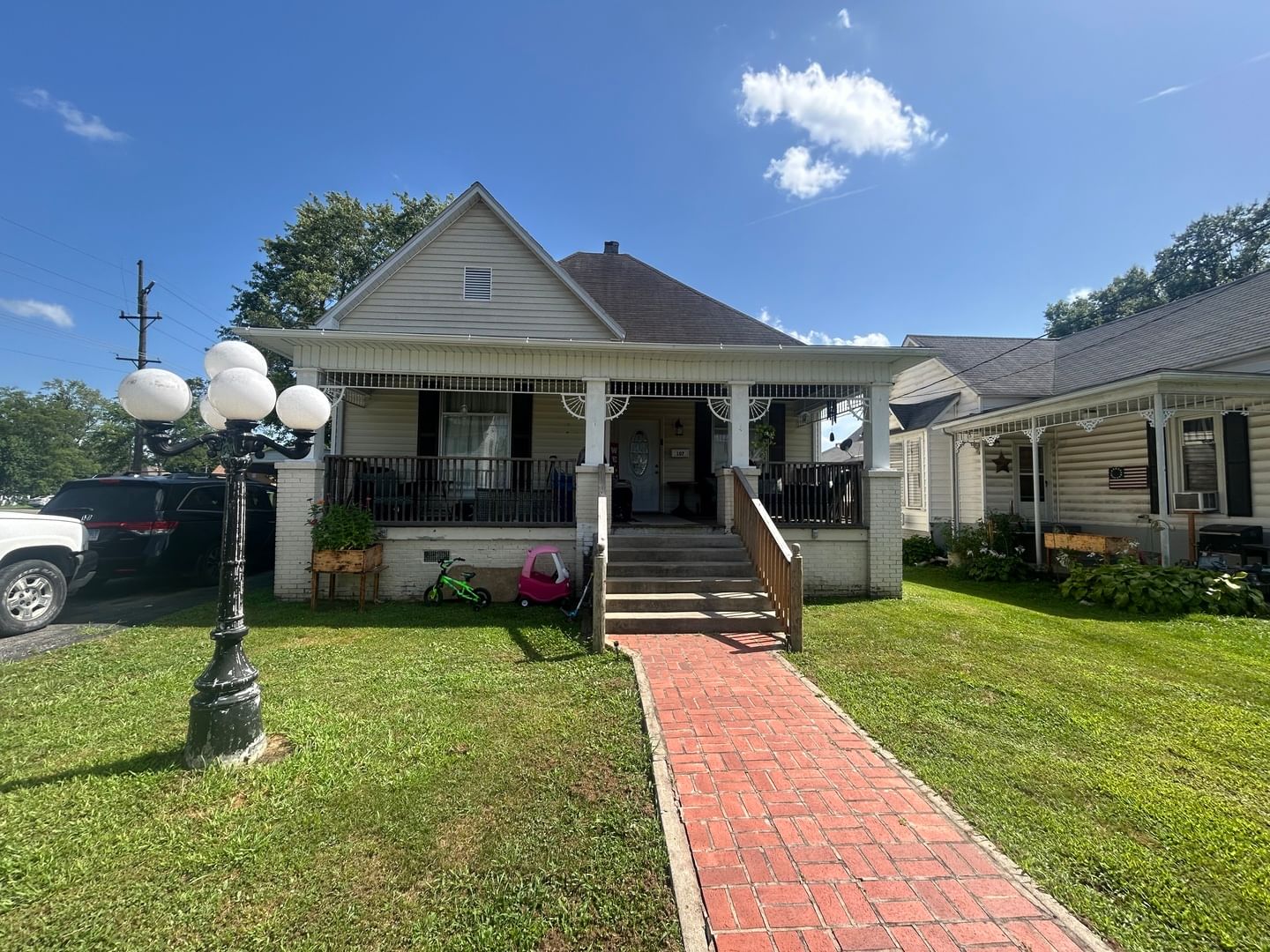 107 W Lincoln Street, Harrisburg, IL 62946 — exterior view