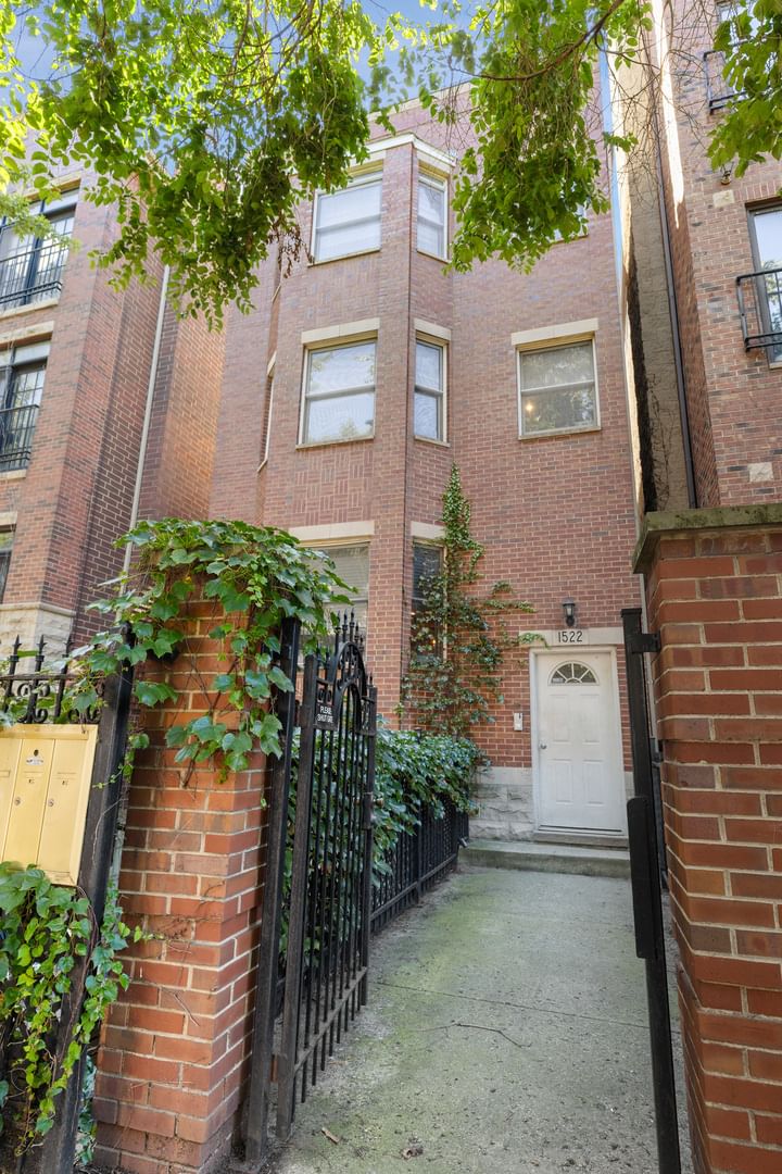 1522 N Bosworth Avenue #2, Chicago, IL 60642 — exterior view