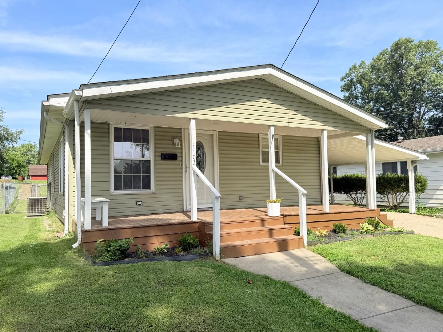 1103 S Hobson Street, Harrisburg, IL 62946 — exterior view