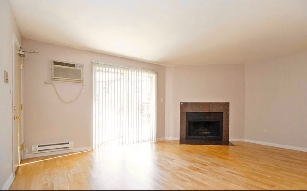 425 E Osage Lane #1A, Palatine, IL 60074 — living view