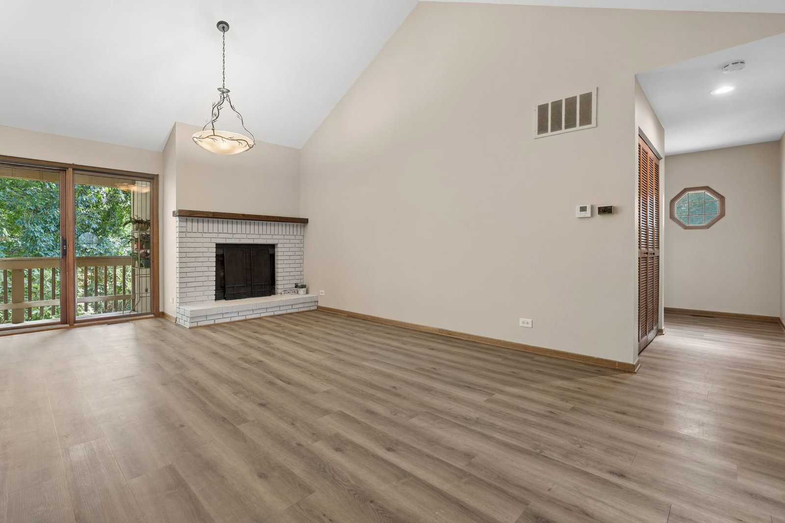 602 Country Lane, Des Plaines, IL 60016 — exterior view