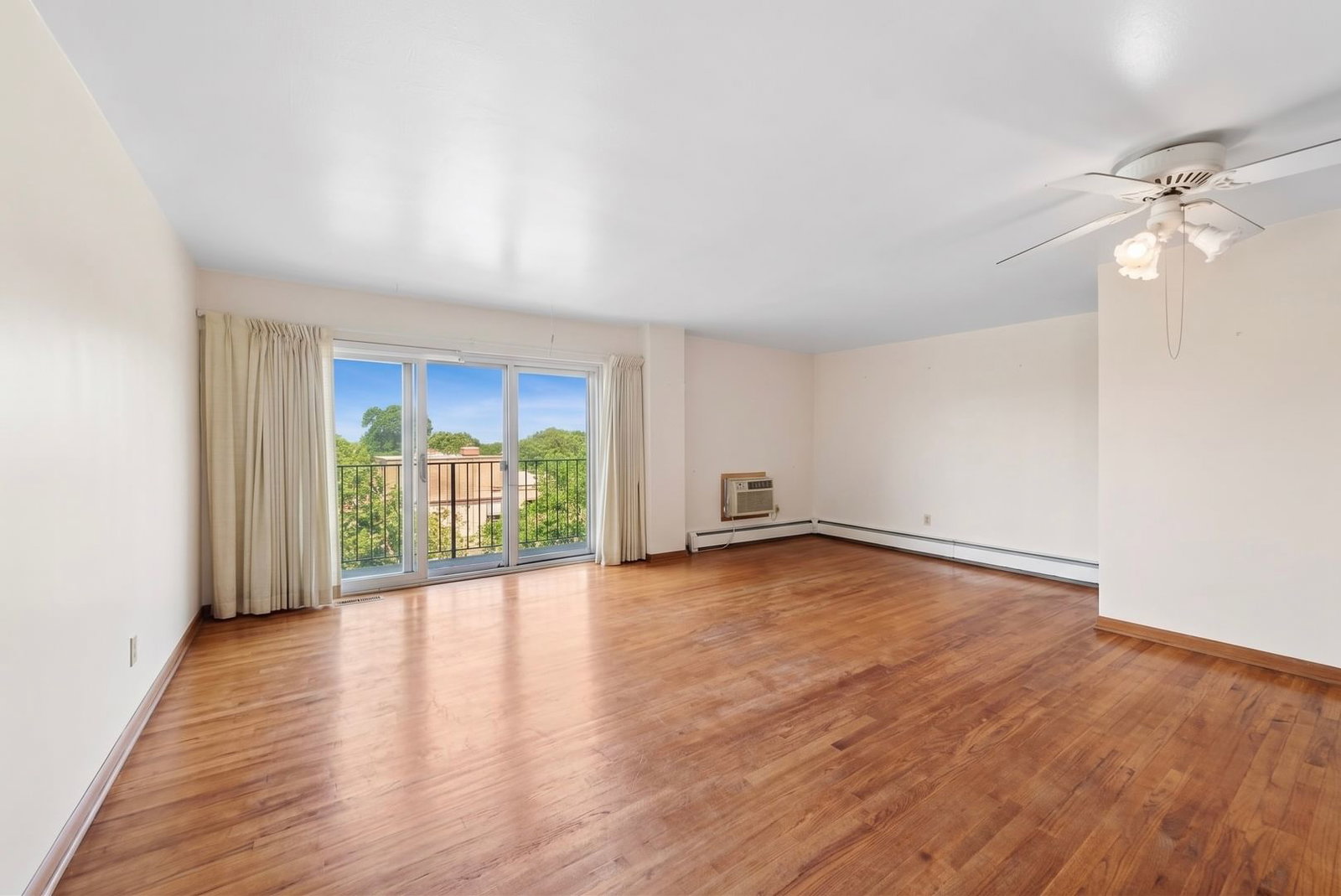 1567 Ridge Avenue #702, Evanston, IL 60201 — exterior view