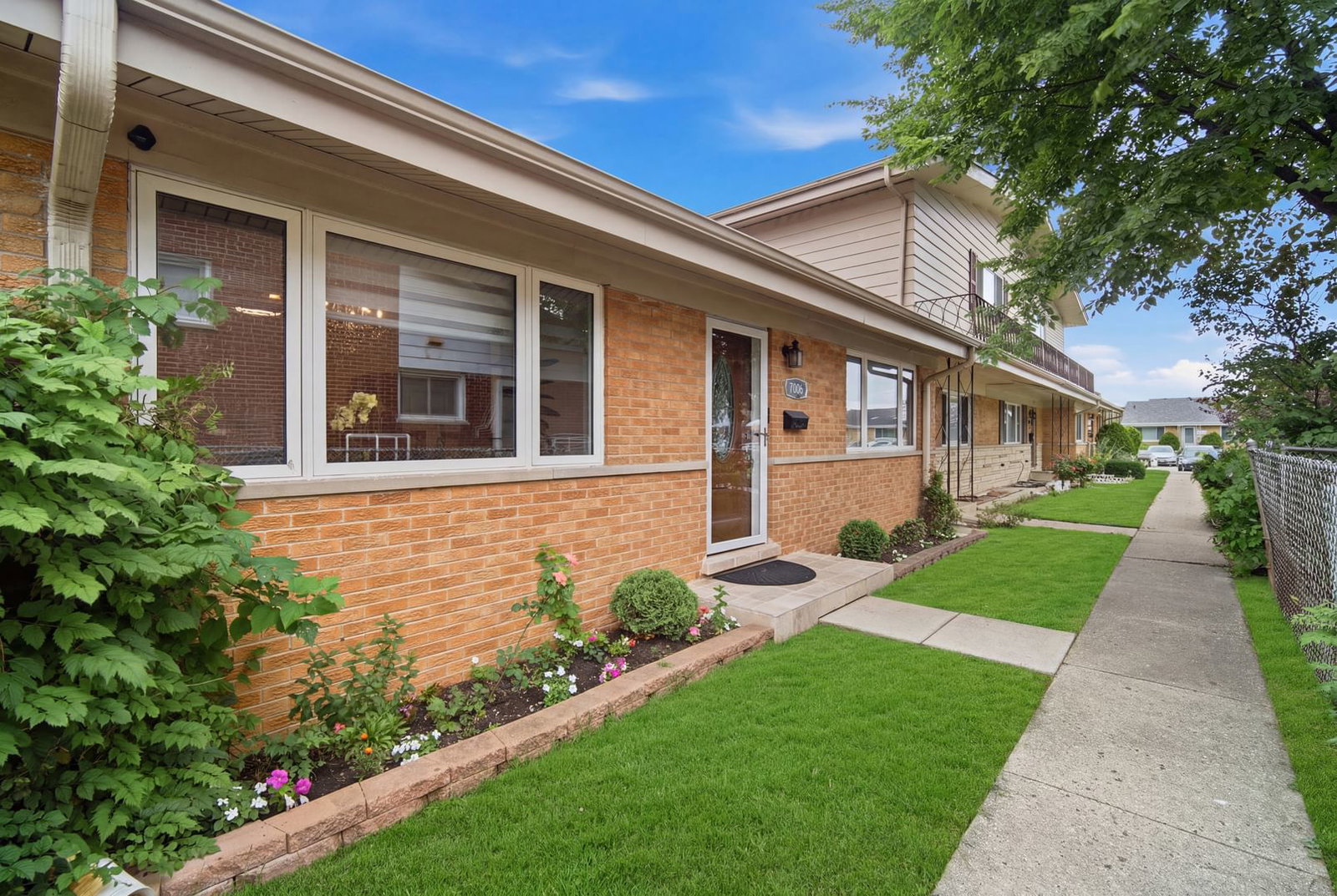 7006 W Carol Avenue, Niles, IL 60714 — exterior view