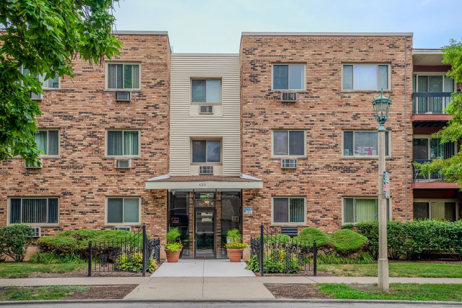 420 S HOME Avenue #109N, Oak Park, IL 60302 — exterior view