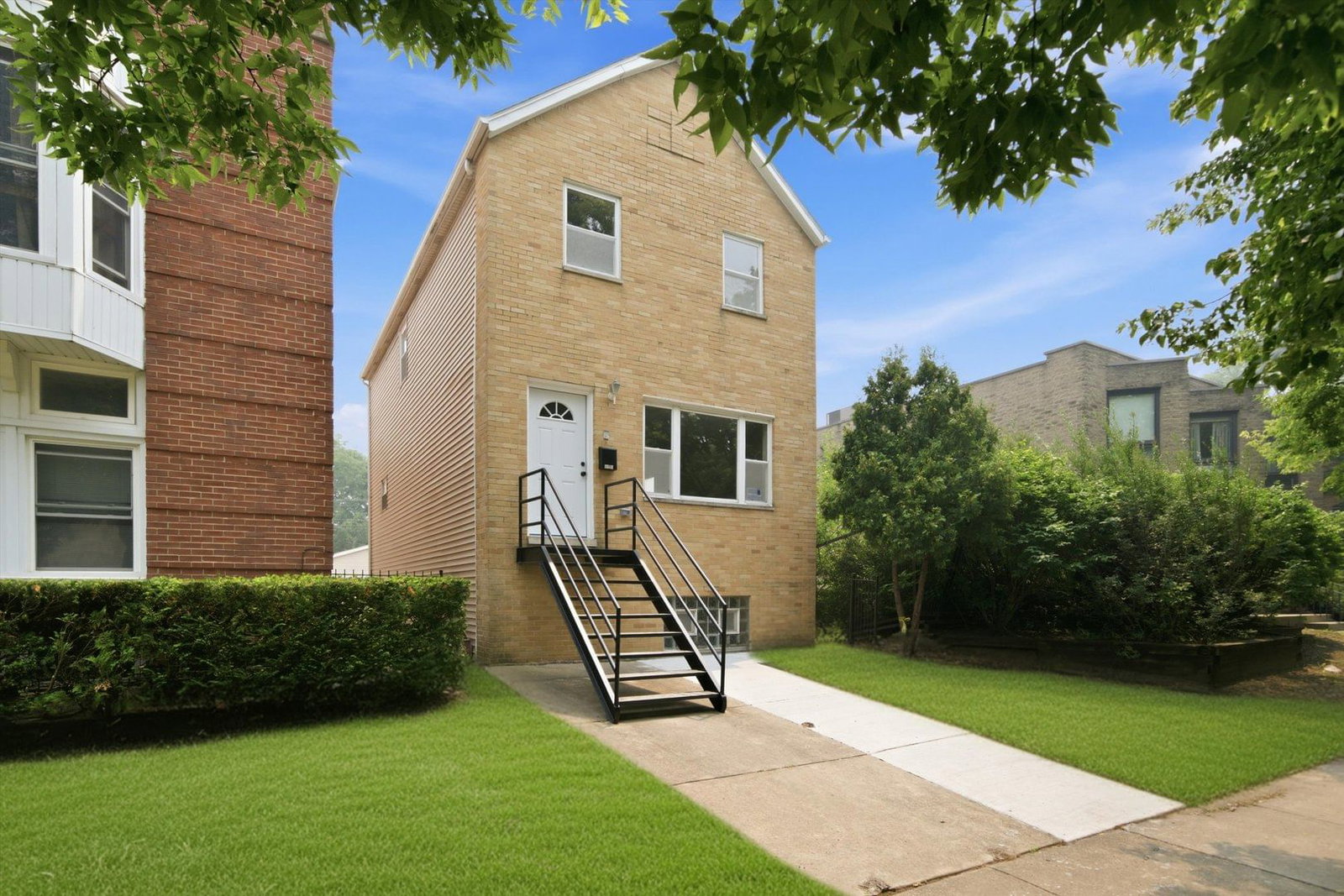 3343 S Michigan Avenue, Chicago, IL 60616 — exterior view