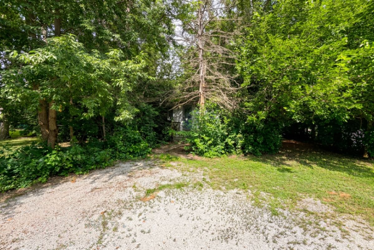414 N 3rd Avenue, Chenoa, IL 61726 — exterior view