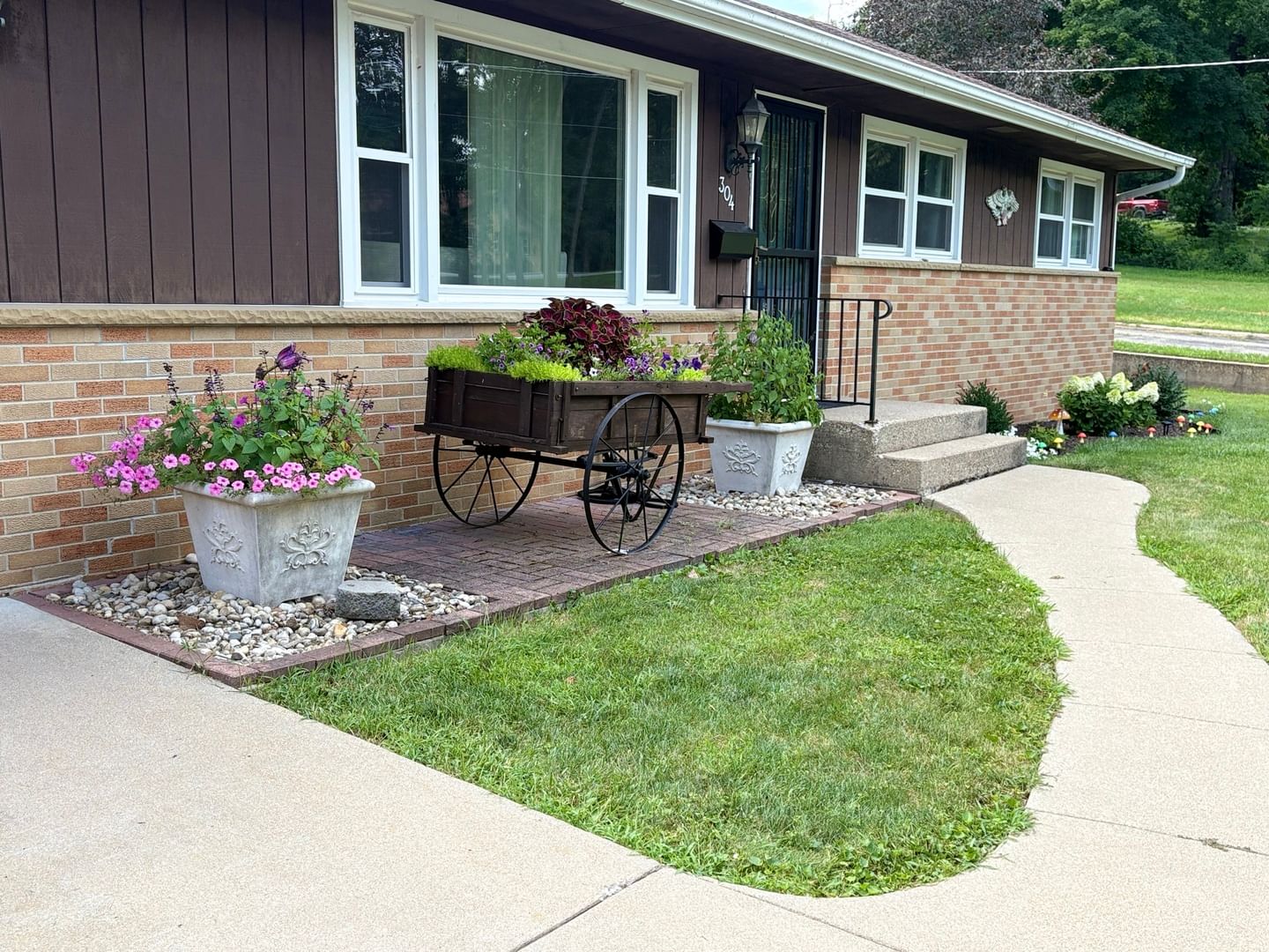 304 Mix Street, Oregon, IL 61061 — exterior view