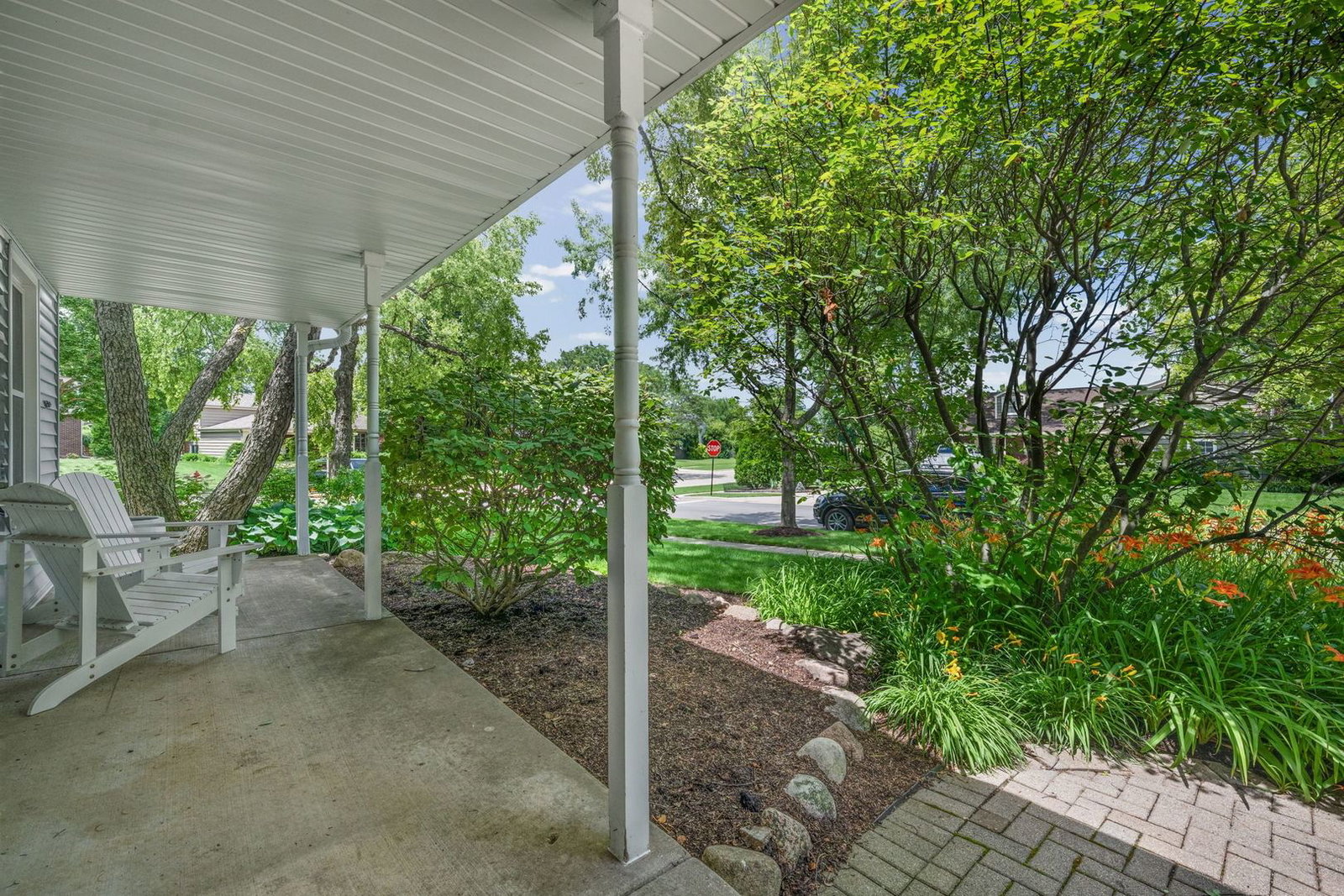281 Tyler Court, Libertyville, IL 60048 — kitchen view