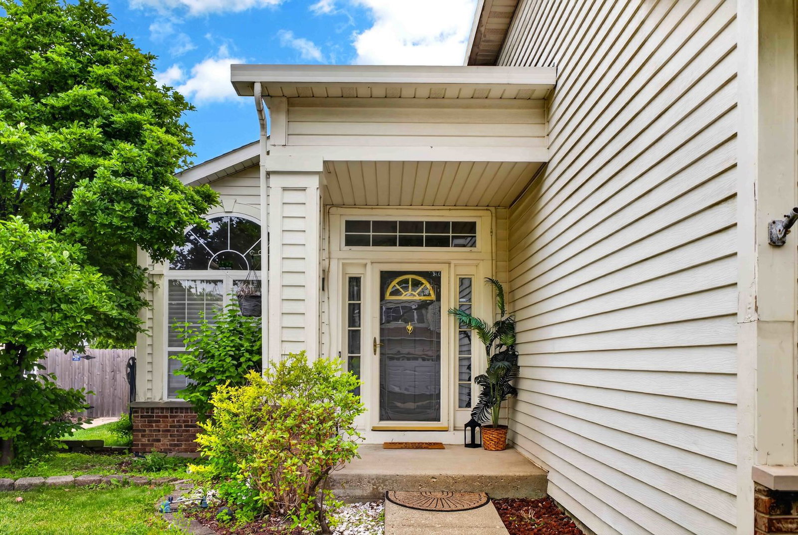 1675 Napa Drive, Gurnee, IL 60031 — exterior view