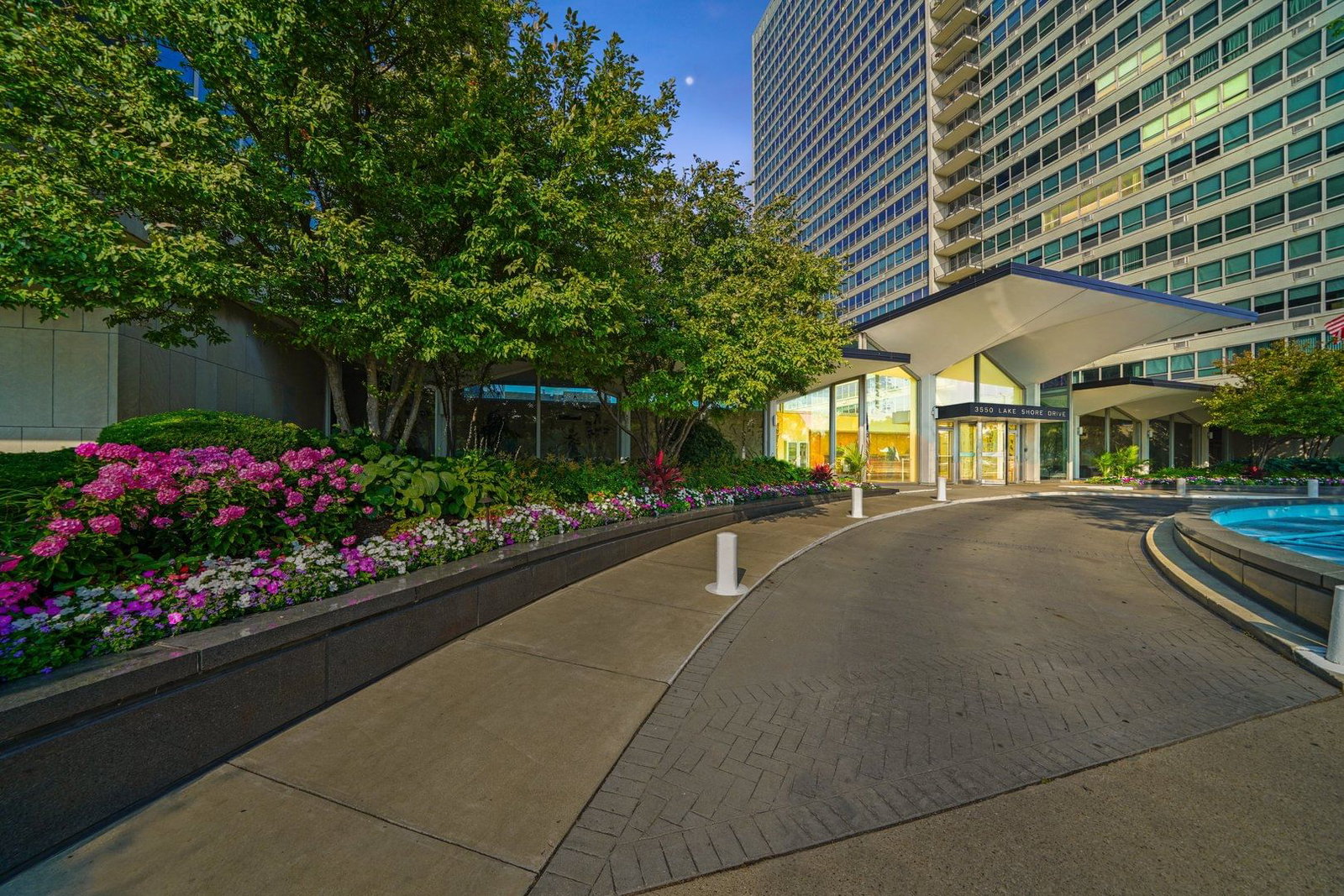 3550 N Lake Shore Drive #2707, Chicago, IL 60657 — exterior view