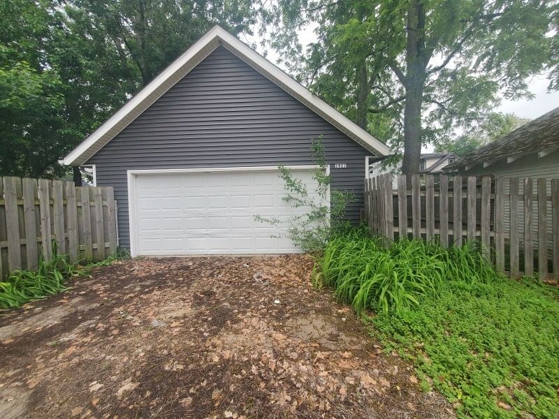 1921 Farnam Street, Davenport, IA 52803 — kitchen view