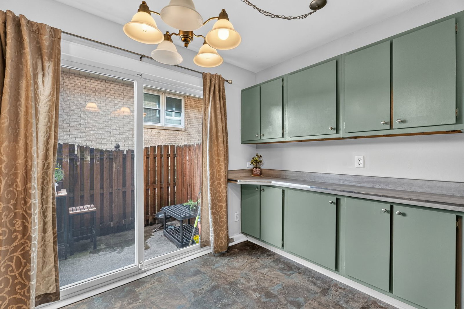 613 E 3rd Street #3, Lockport, IL 60441 — kitchen view